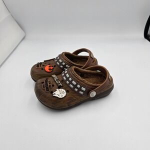 Crocs Star Wars Chewbacca Brown Fuzz Lined Clogs Kids Size 11 Unique Jibbitz